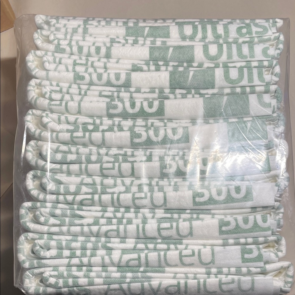 Medline Disposable Mattress Underpads - White with Mint Green Print (Pack of 10)